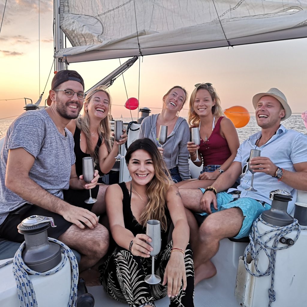 We offer sun rise boat tours as part of the 2 hr Barcelona sailing tour 